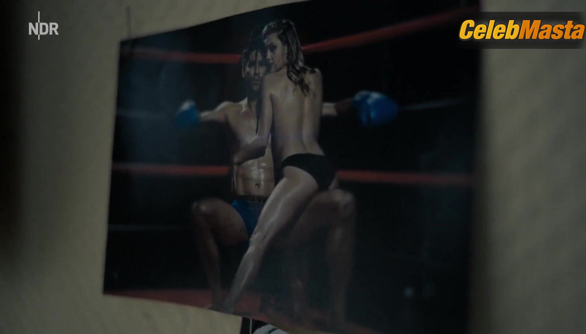 Lisa Vicari ’s Underwear Scene From Am Ende Der - Photo 2 of 5 photo 4