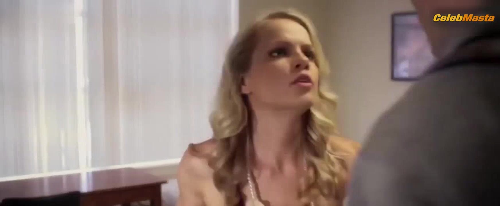 Mircea Monroe ’s Tits Scene From Dumbbells - Photo 2 of 5