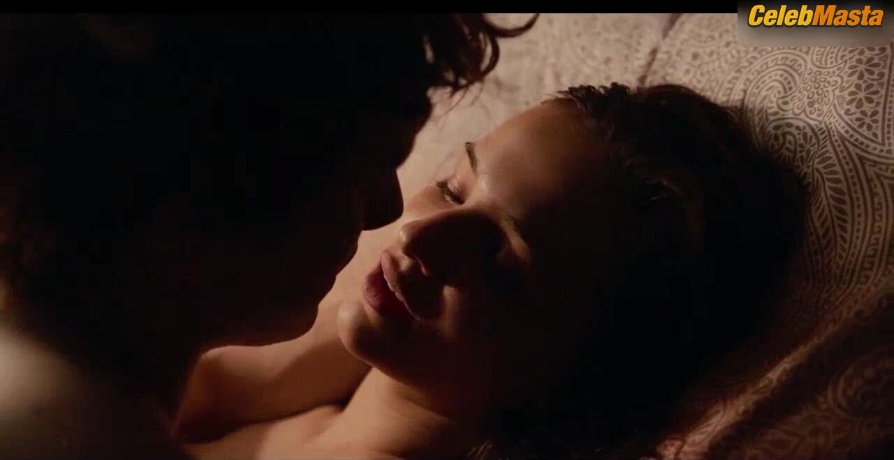 Lisa Vicari ’s Boobs Scene In Dark - Photo 1 of 5 photo 2