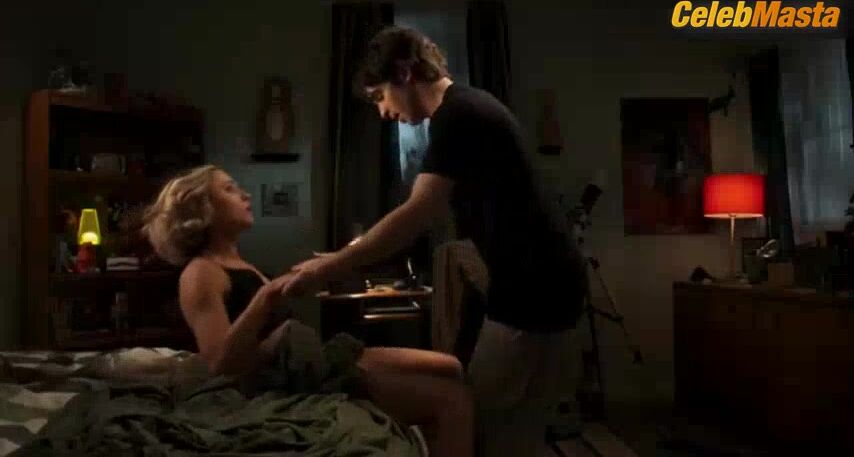 Lizze Broadway ’s Hot Scene In American Pie Presents - Photo 2 of 5 photo 5