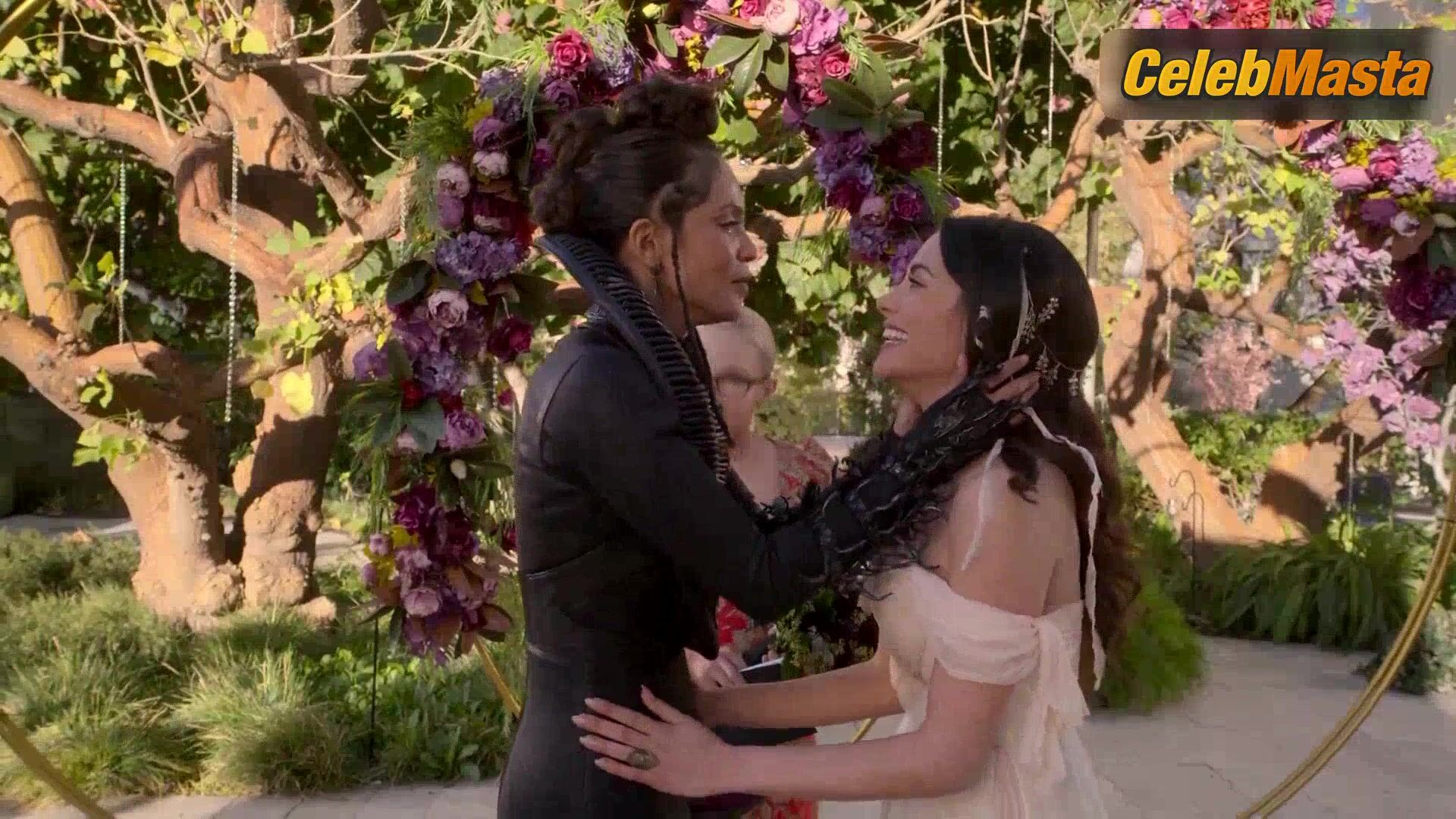 Inbar Lavi Lesley-ann Brandt And Get Intimate In - Photo 2 of 5