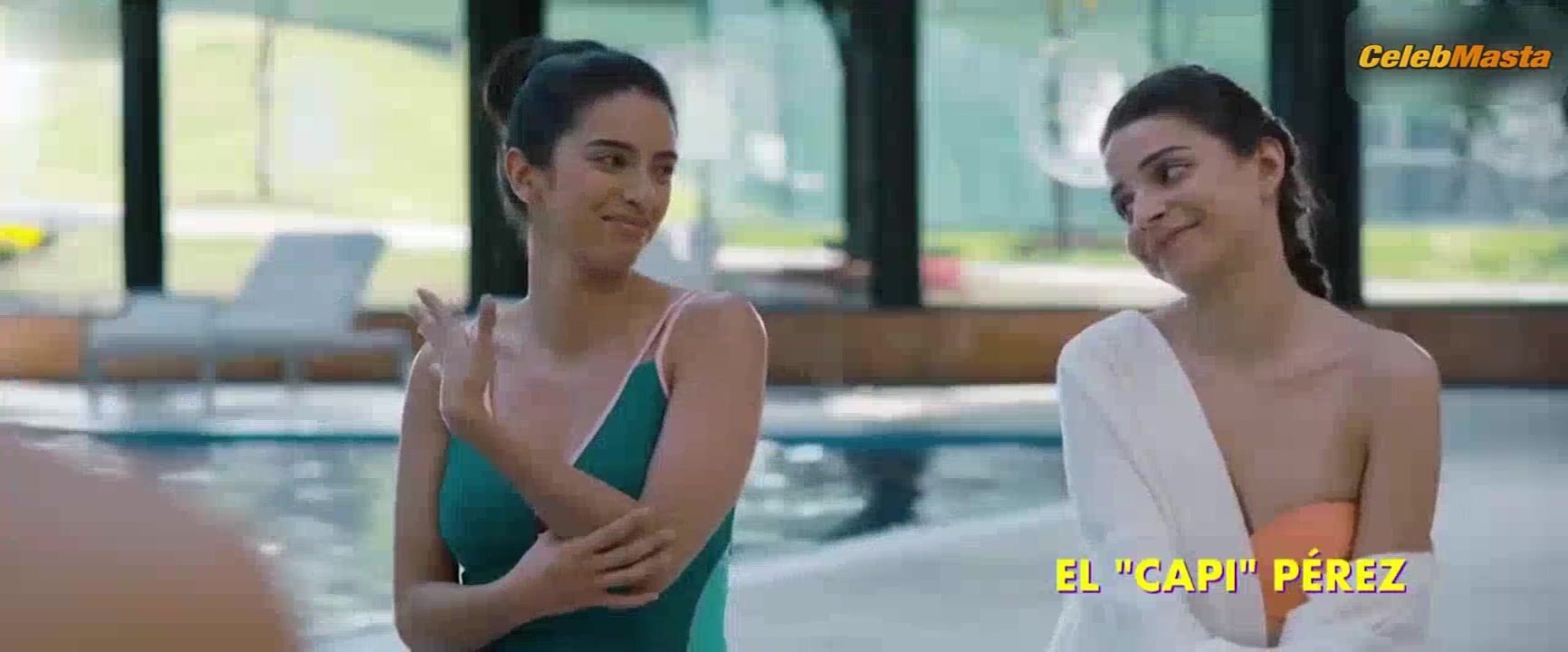 Ela Velden Swimsuit Scene From Veinteanera Divorciada Y - Photo 3 of 5 photo 5