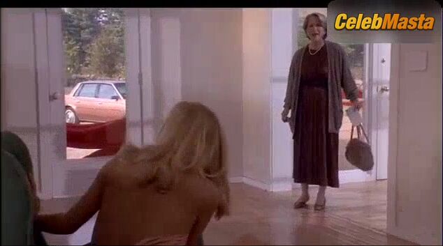 Goldie Hawn ’s Sexy Scene From Housesitter - Photo 1 of 5