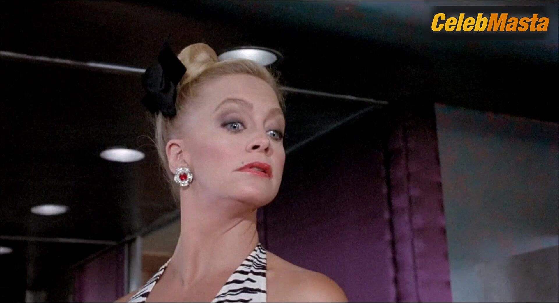 Goldie Hawn ’s Thong Scene From Overboard - Photo 1 of 5 photo 5
