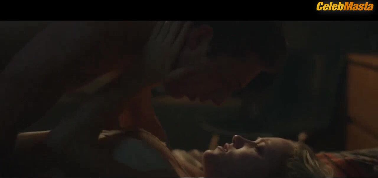 Maika Monroe Shows Tits Scene In After Everything - Photo 1 of 5 photo 4