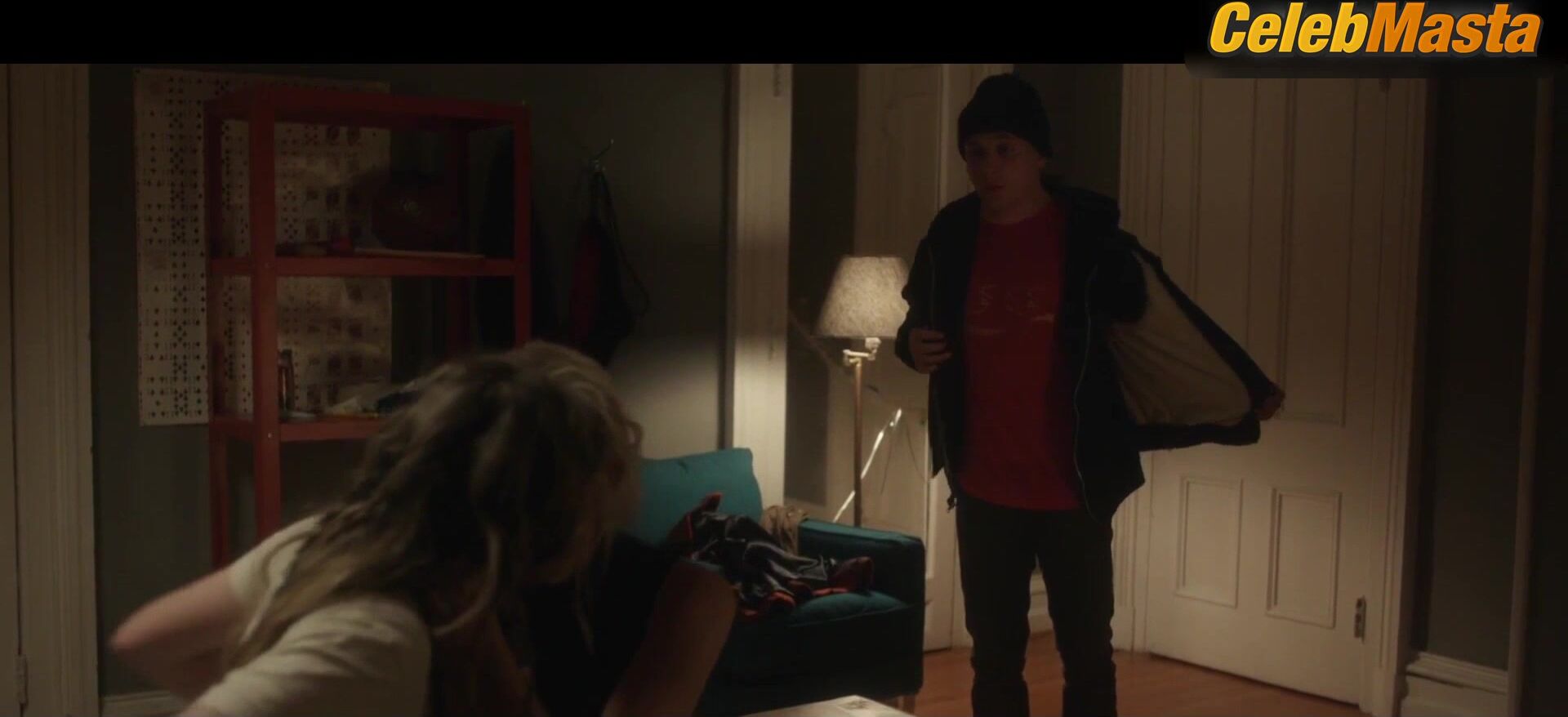 Lizzy Declement Maika Monroe And ’s Lesbian, Underwear - Photo 2 of 5