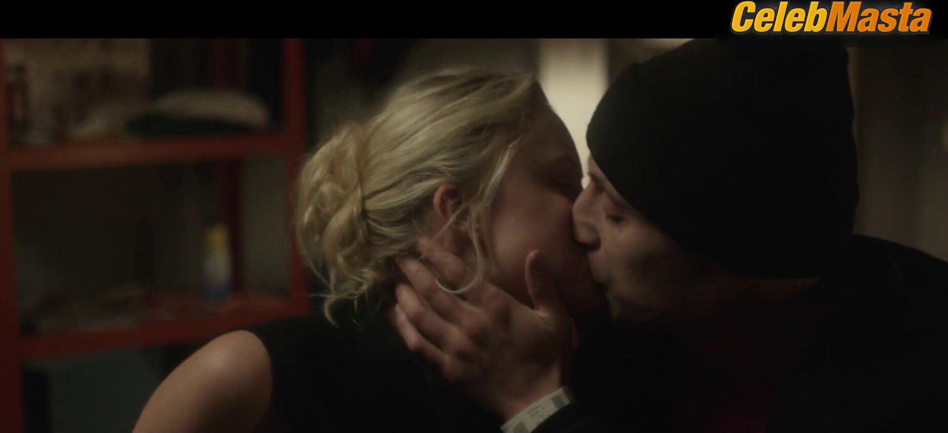 Lizzy Declement Maika Monroe And ’s Lesbian, Underwear - Photo 2 of 5 photo 5