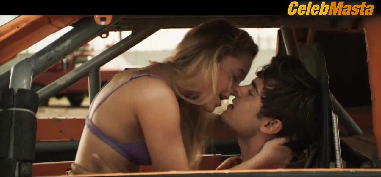 Maika Monroe ’s Underwear Scene From At Any Price - Photo 1 of 5 photo 2