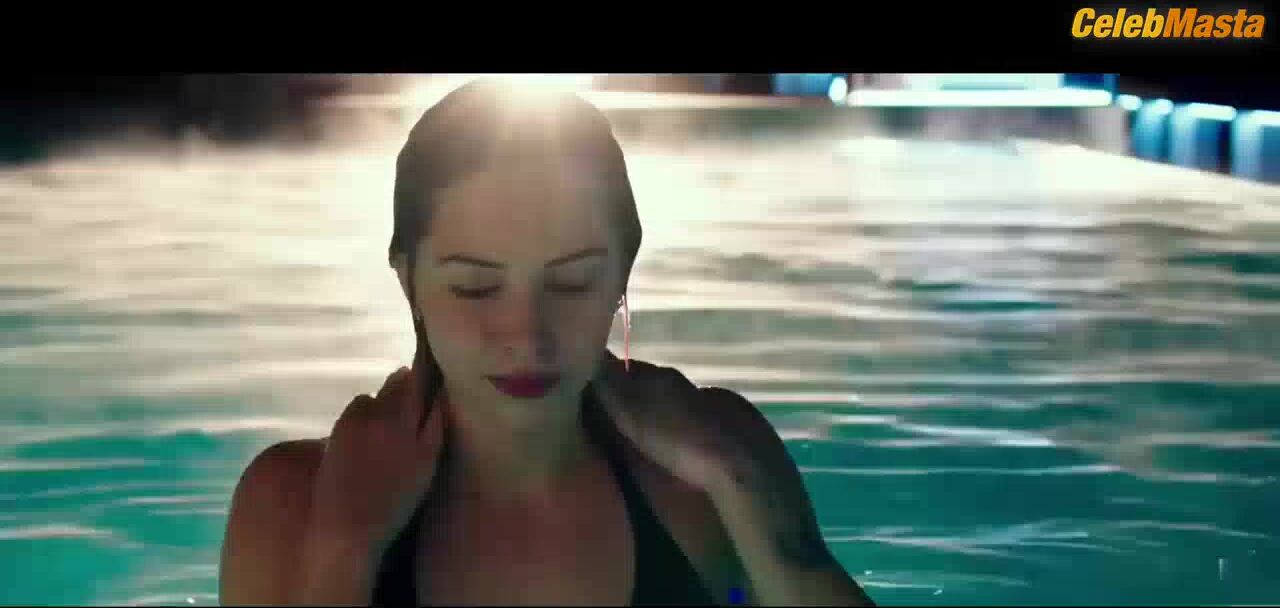 Hermione Corfield Swimsuit Scene From Xxx Return Of Xander Cage - Photo 2 of 5