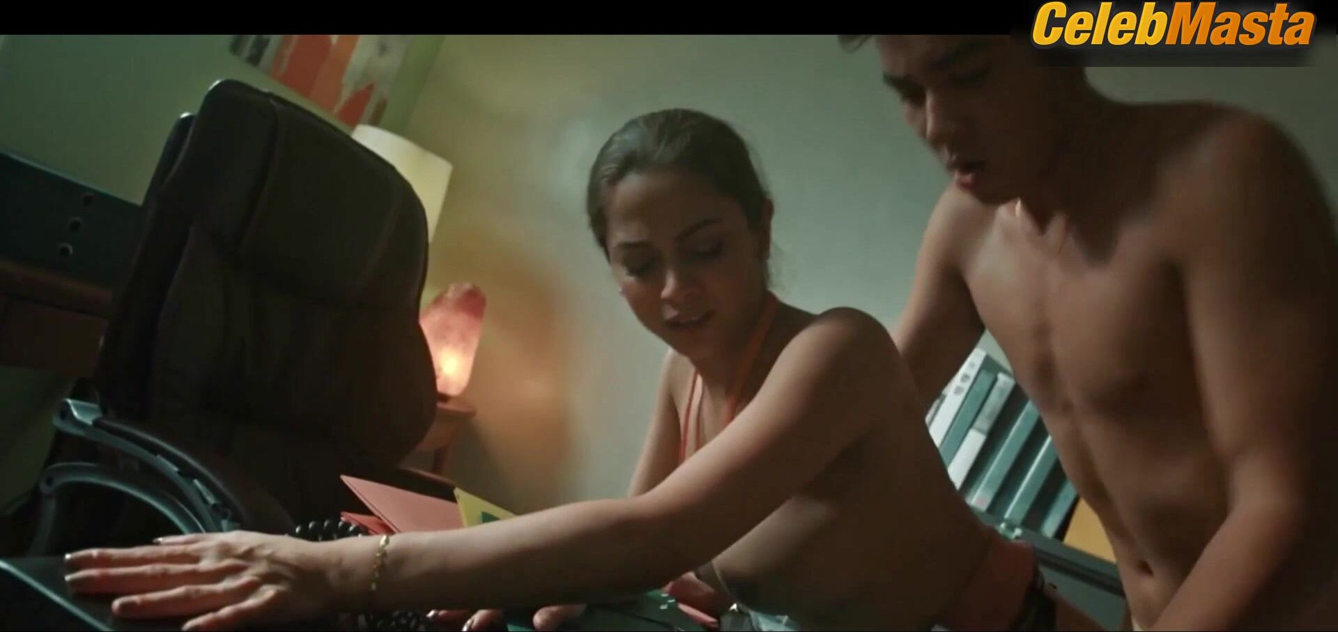 Jamilla Obispo ’s Tits Scene In High (school) On Sex - Photo 1 of 5 photo 5