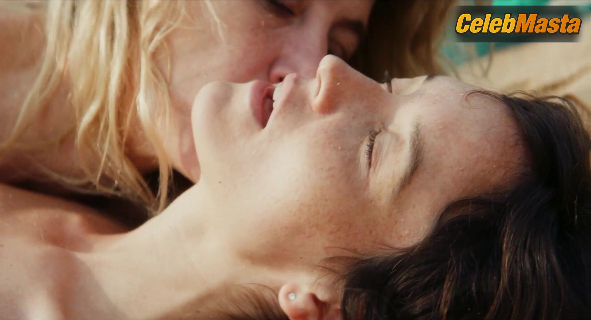 Anais Demoustier And Valeria Bruni Tedeschi Tits, Lesbian - Photo 1 of 5 photo 5