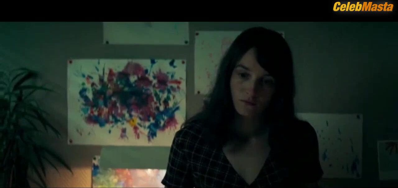 Anais Demoustier Booty, Tits Scene From Sauver Ou Perir - Photo 1 of 5