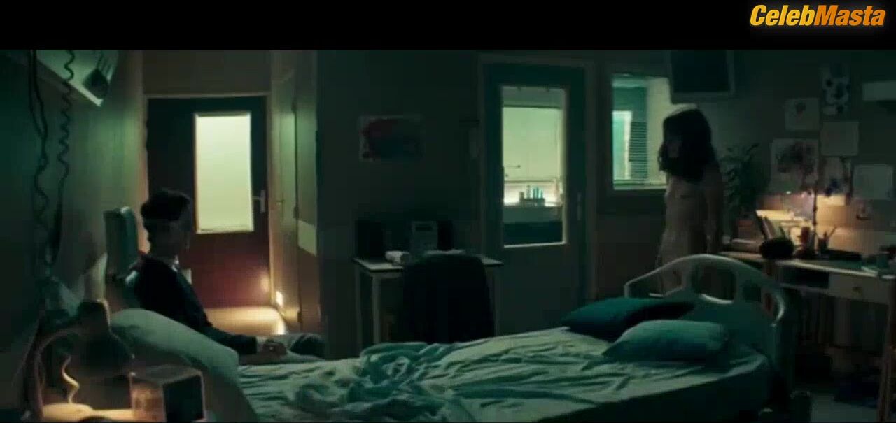 Anais Demoustier Booty, Tits Scene From Sauver Ou Perir - Photo 1 of 5 photo 4