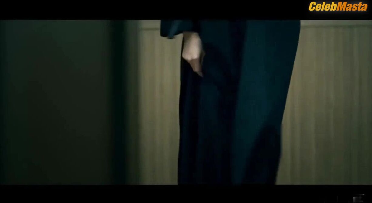 Park Si-yeon Tits Scene From The Scent - Photo 2 of 5 photo 5