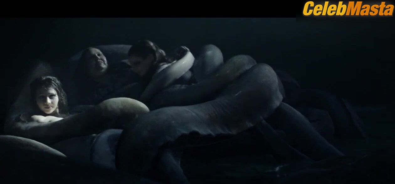 Eline Powell And Hermione Corfield Sexy Scene From King - Photo 1 of 5