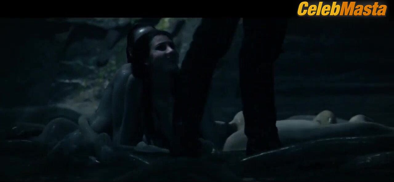 Eline Powell And Hermione Corfield Sexy Scene From King - Photo 1 of 5 photo 4