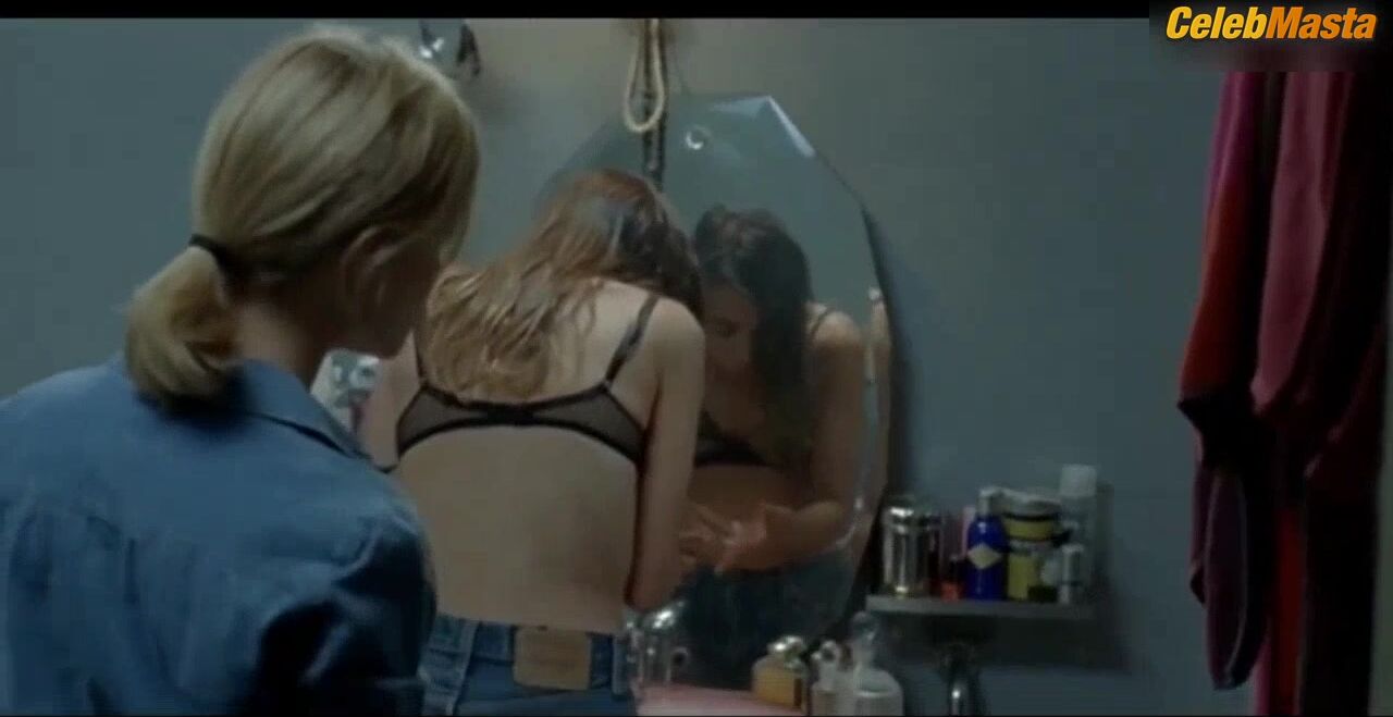 Elodie Bouchez Boobs, Underwear Scene In Happy Few - Photo 2 of 5 photo 4