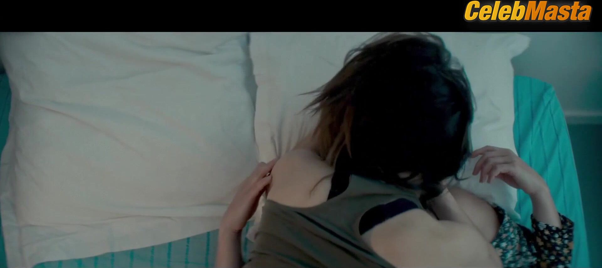 Laure Calamy And Suzanne Clement Underwear, Lesbian Scene - Photo 2 of 5