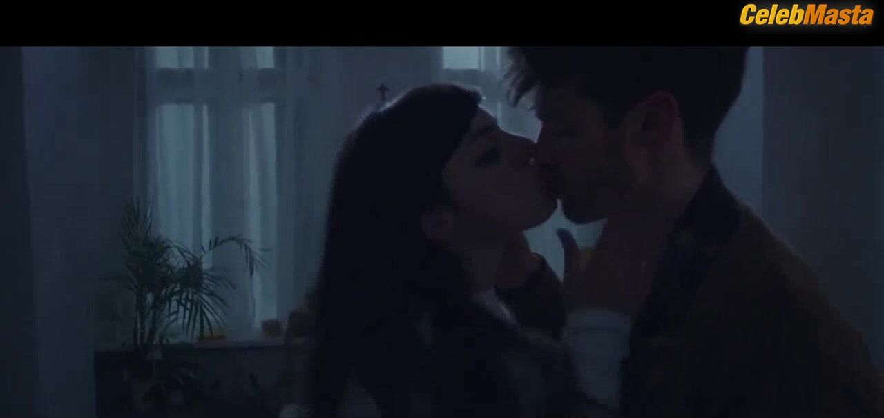 Maria Riot Real Sex, Booty Scene In Landlocked - Photo 2 of 5 photo 1