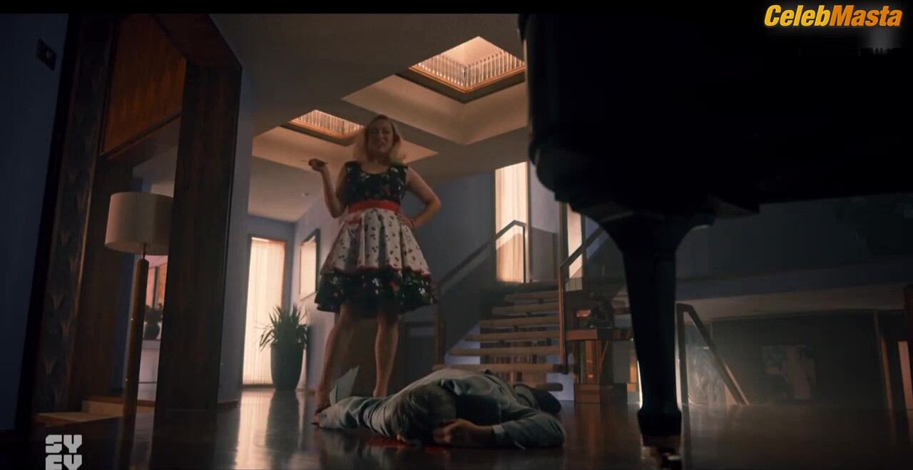 Jennifer Tilly Bares Tits In Chucky Scene - Photo 2 of 5 photo 5