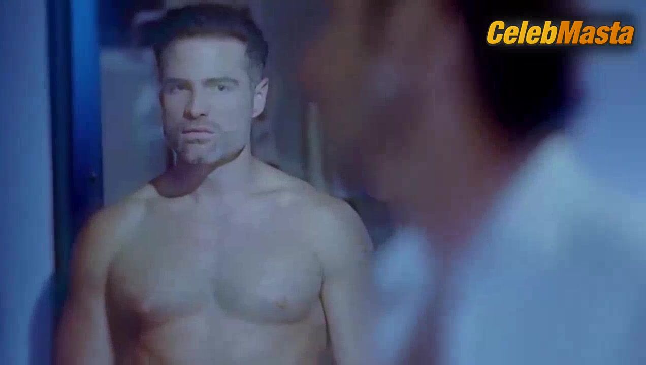 Carmen Villalobos Swimsuit Scene From El Final Del Paraiso - Photo 4 of 5