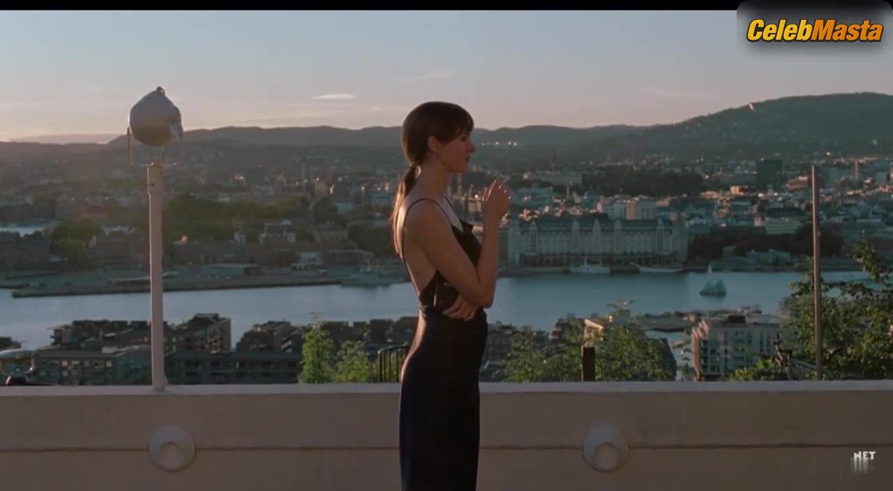 Renate Reinsve Booty, Tits Scene From The Worst Person In - Photo 1 of 5