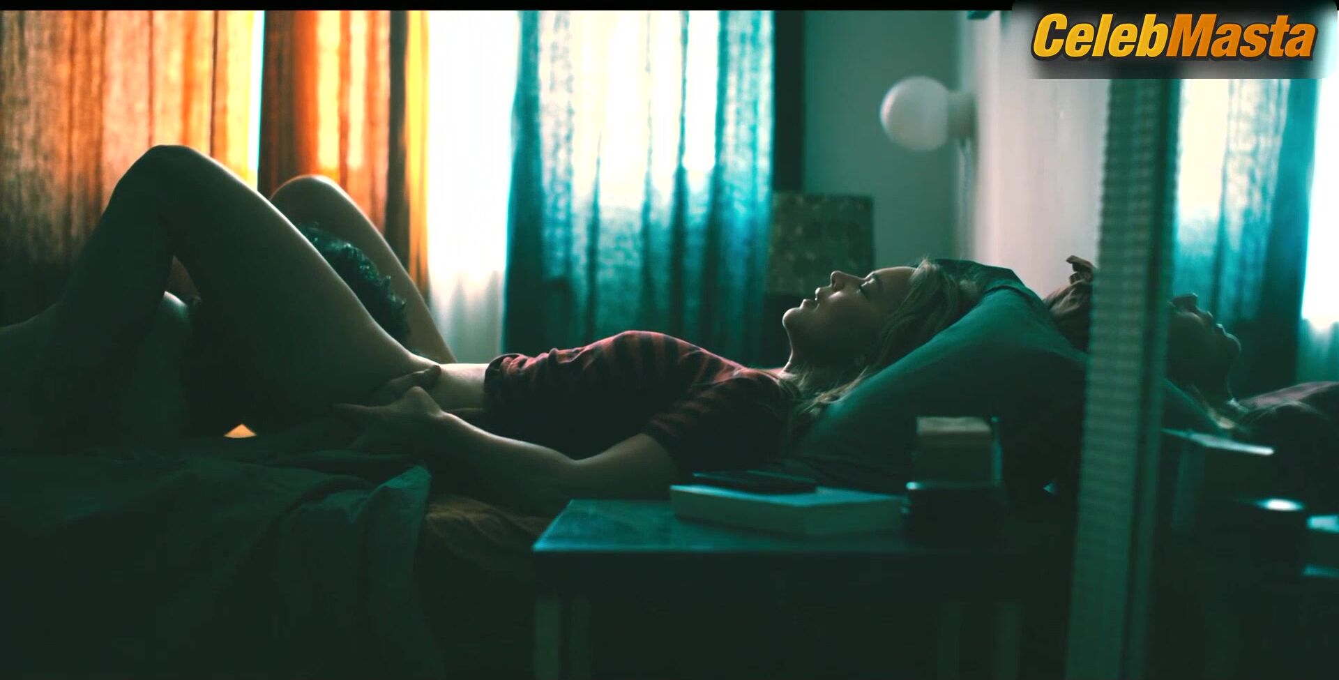 Virginie Efira Sex Scene From Everything Is Fine - Photo 2 of 5 photo 1