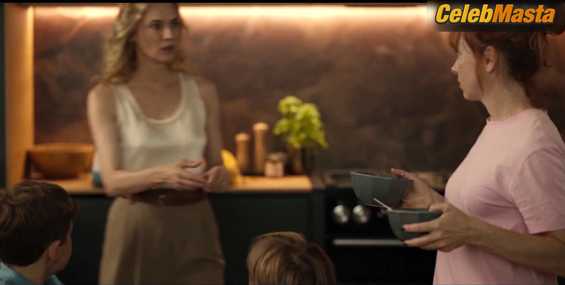 Diane Kruger Flaunts Sex Scene In Little Disasters - Photo 2 of 5 photo 1