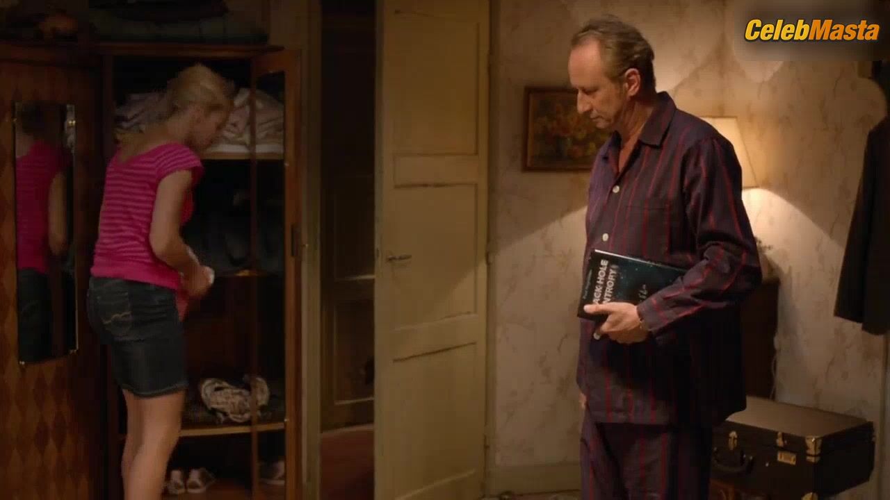 Virginie Efira Tits Scene From Une Famille A Louer - Photo 1 of 5 photo 4