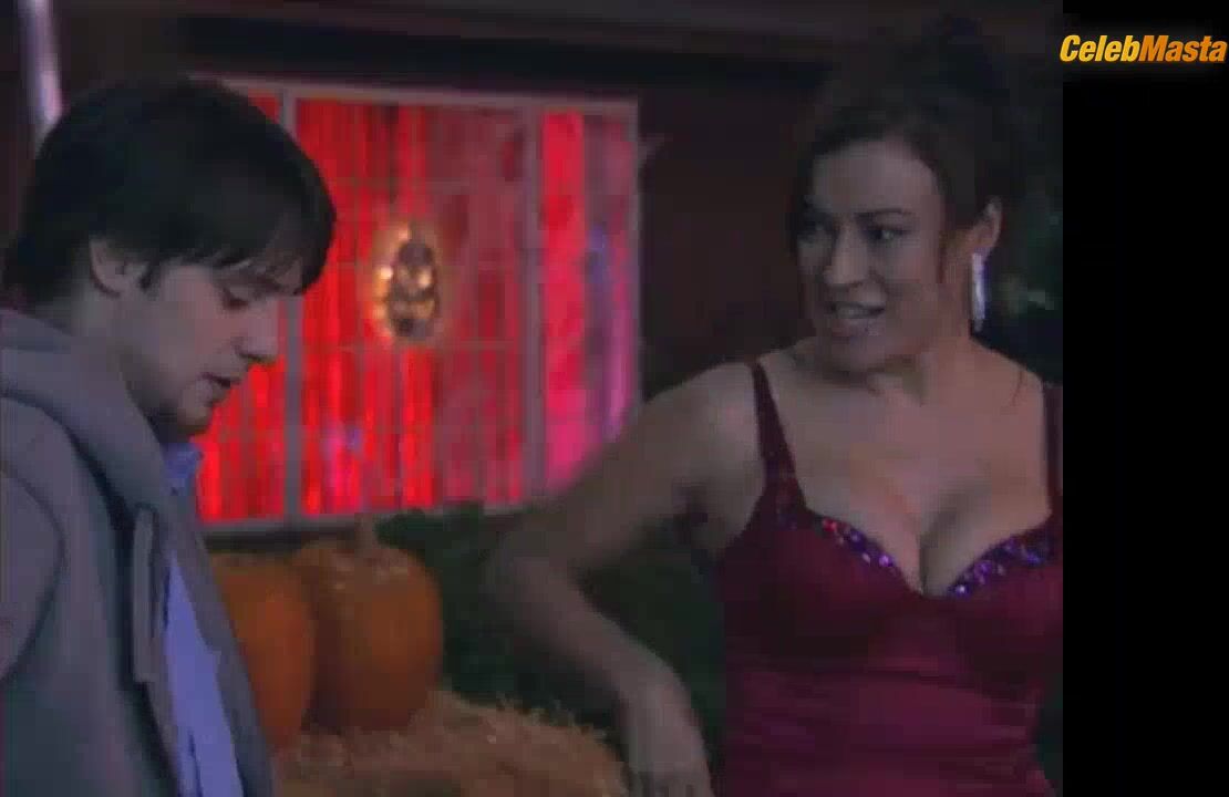 Jennifer Tilly ’s Tits Scene From The Caretaker - Photo 1 of 5