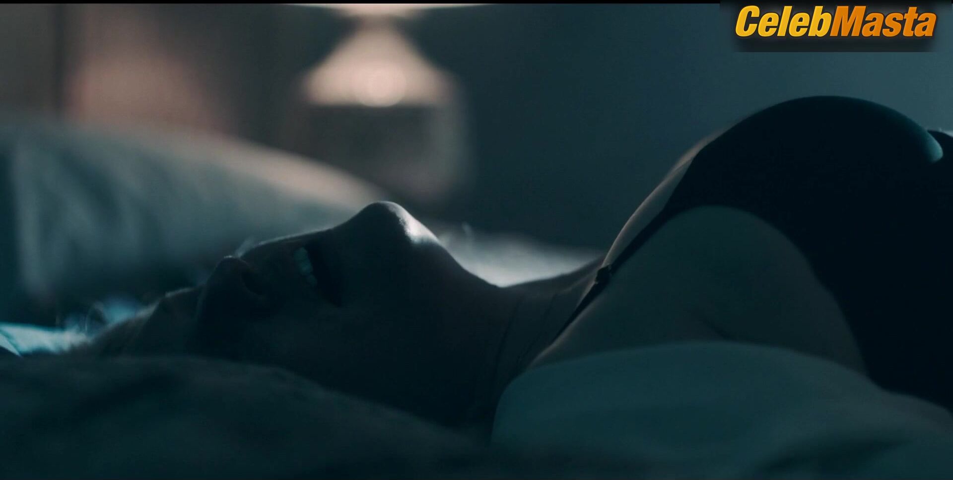 Elisabeth Moss Shows Underwear Scene In The - Photo 2 of 5