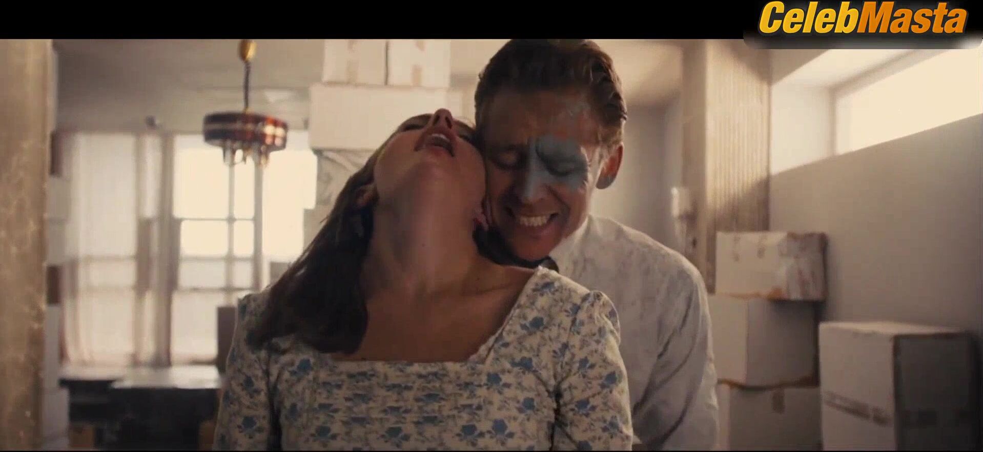 Elisabeth Moss Shows Off Sex Scene In High-rise - Photo 1 of 5 photo 2