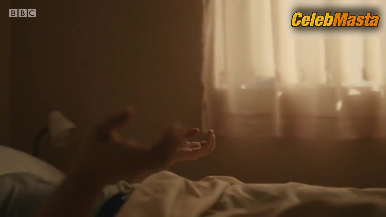 Elisabeth Moss Underwear Scene In Top Of The Lake Series - Photo 1 of 5 photo 4