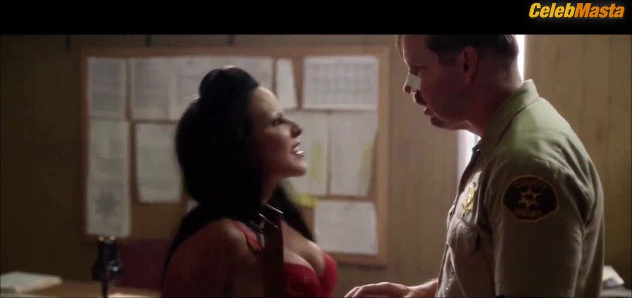 Kate Del Castillo Booty, Tits Scene In K-11 - Photo 2 of 5 photo 5