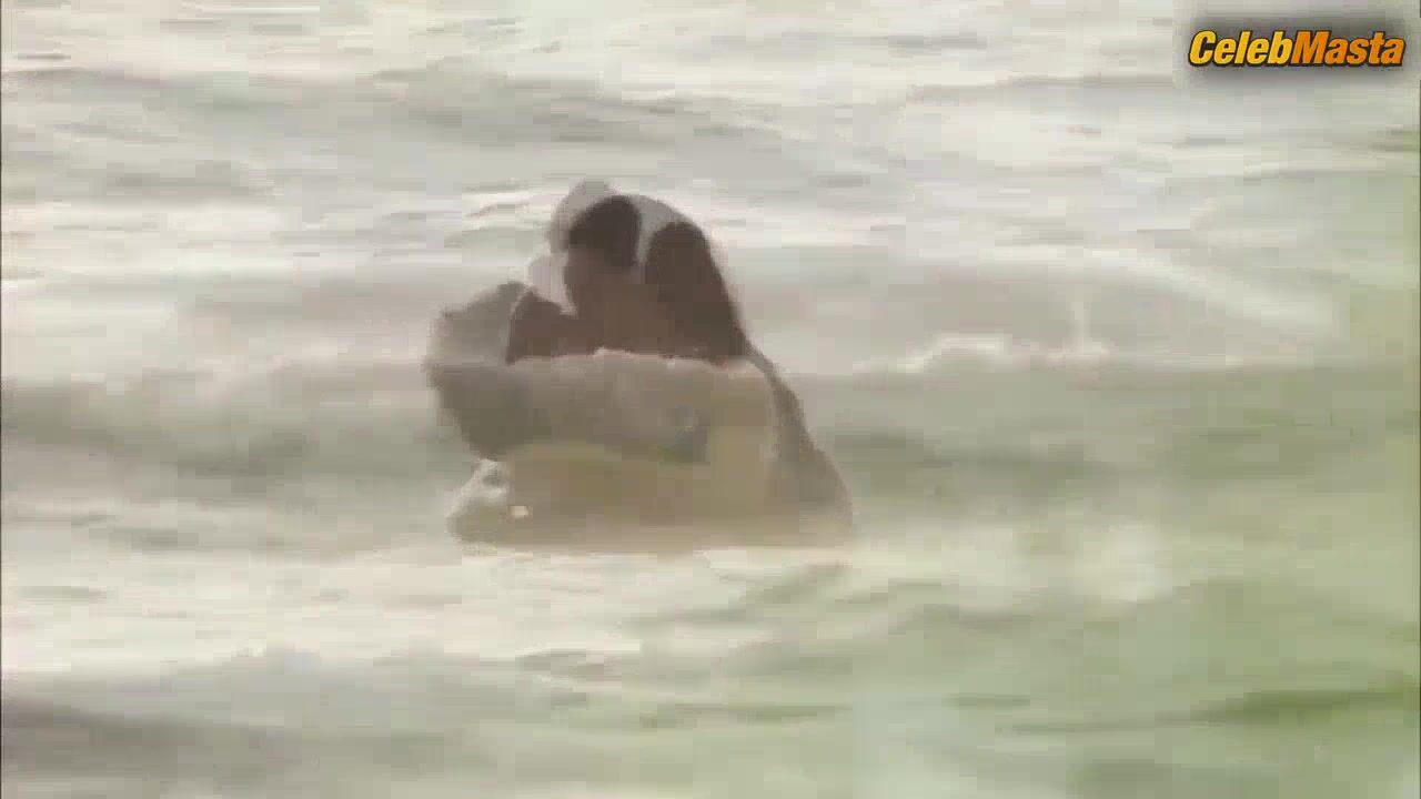 Kate Del Castillo Tits, Swimsuit Scene In La Reina Del Sur - Photo 1 of 5 photo 5
