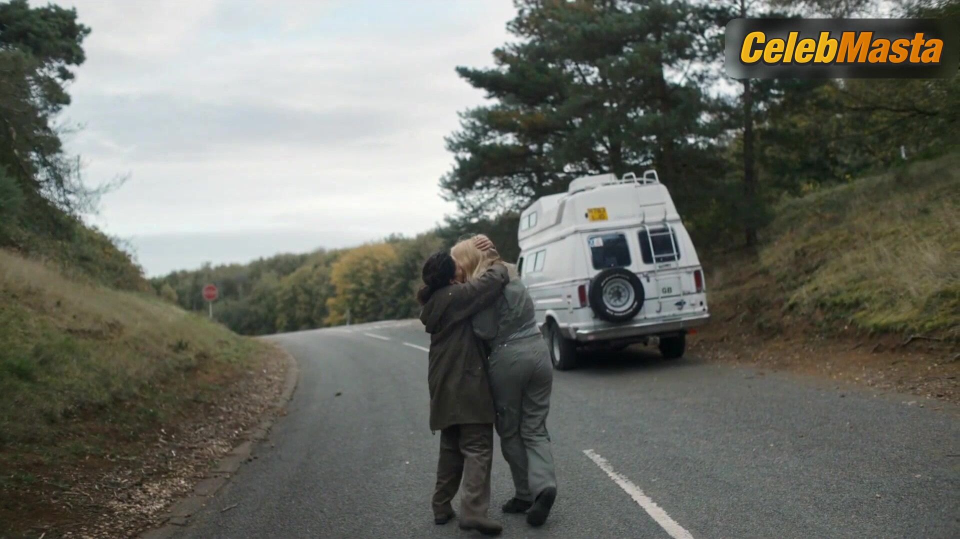 Jodie Comer Sandra Oh And ’s Lesbian Scene In - Photo 1 of 5 photo 5