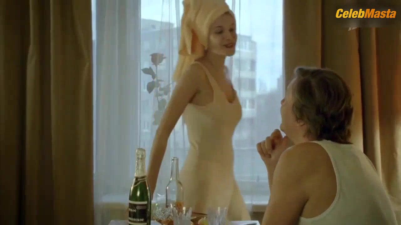 Anna Chipovskaya Tits, Underwear Scene From Ukhodyashchaya - Photo 4 of 5 photo 1