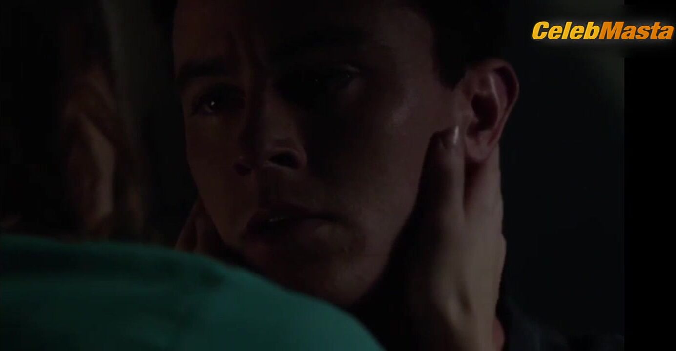 Holland Roden ’s Sexy Scene In Teen Wolf - Photo 1 of 5