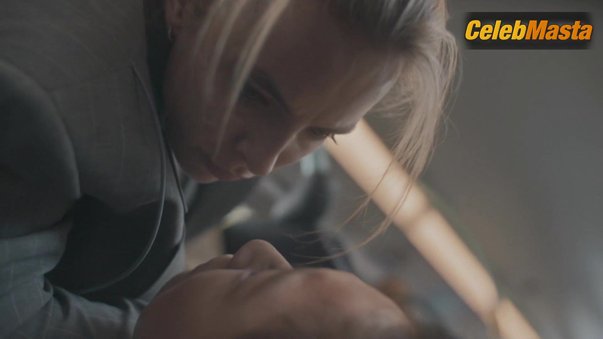 Jodie Comer Sandra Oh And Lesbian Sex Scene From Killing - Photo 1 of 5 photo 2