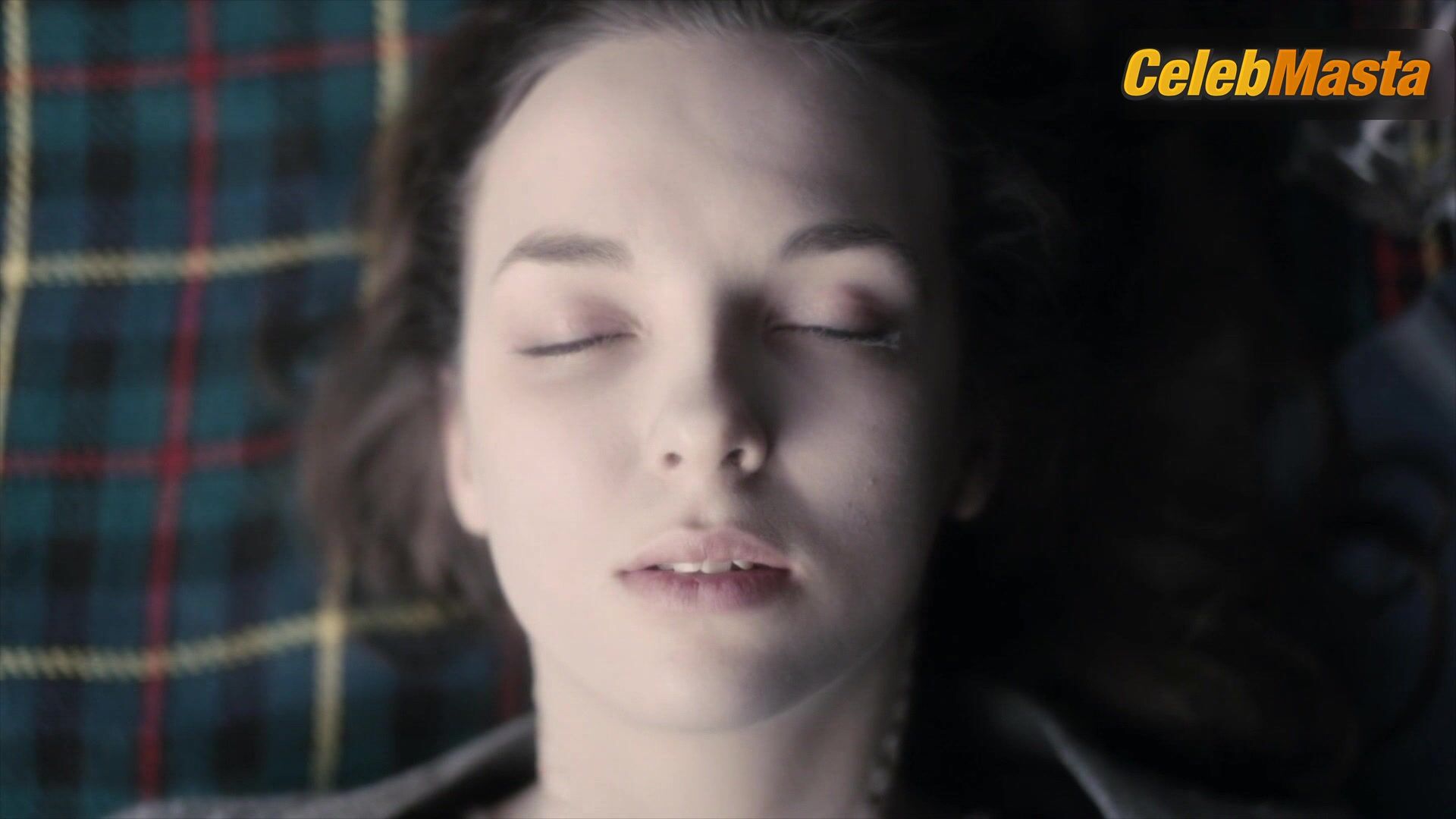 Jodie Comer ’s Tits Scene In Silent Witness - Photo 2 of 5 photo 1