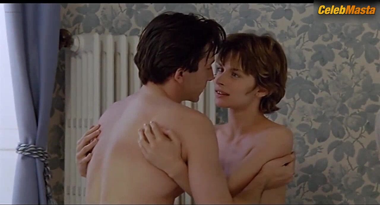 Nastassja Kinski Tits Scene From Maladie D’amour - Photo 2 of 5