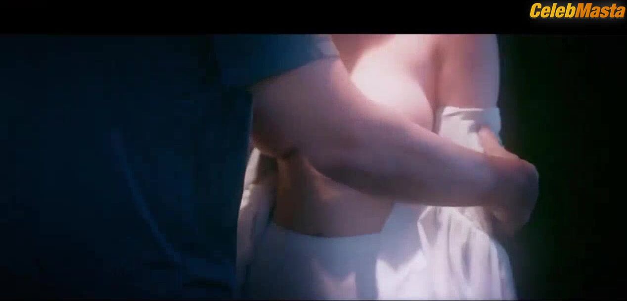 Julia Bersana ’s Boobs Scene In Bula - Photo 2 of 5 photo 4