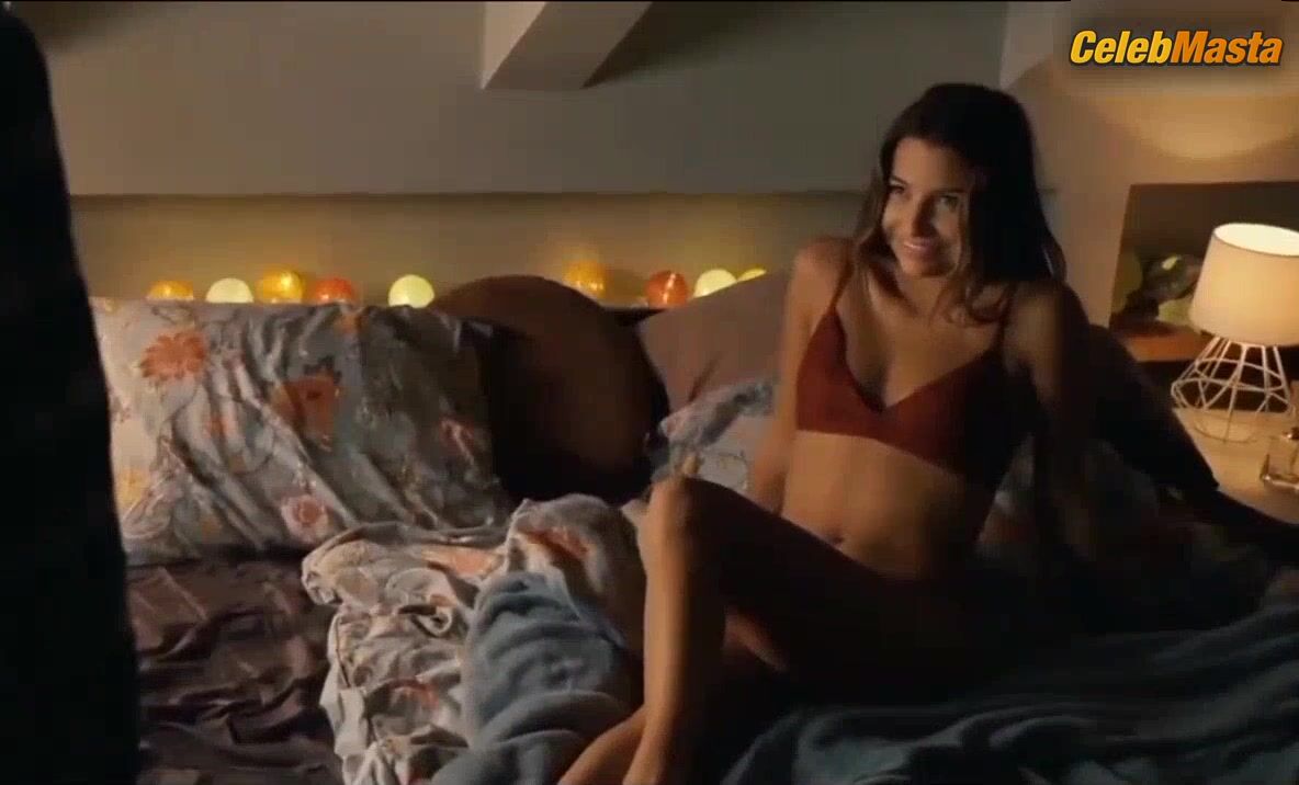 Julia Wieniawa-narkiewicz Underwear Scene From Tesciowie - Photo 2 of 5 photo 1