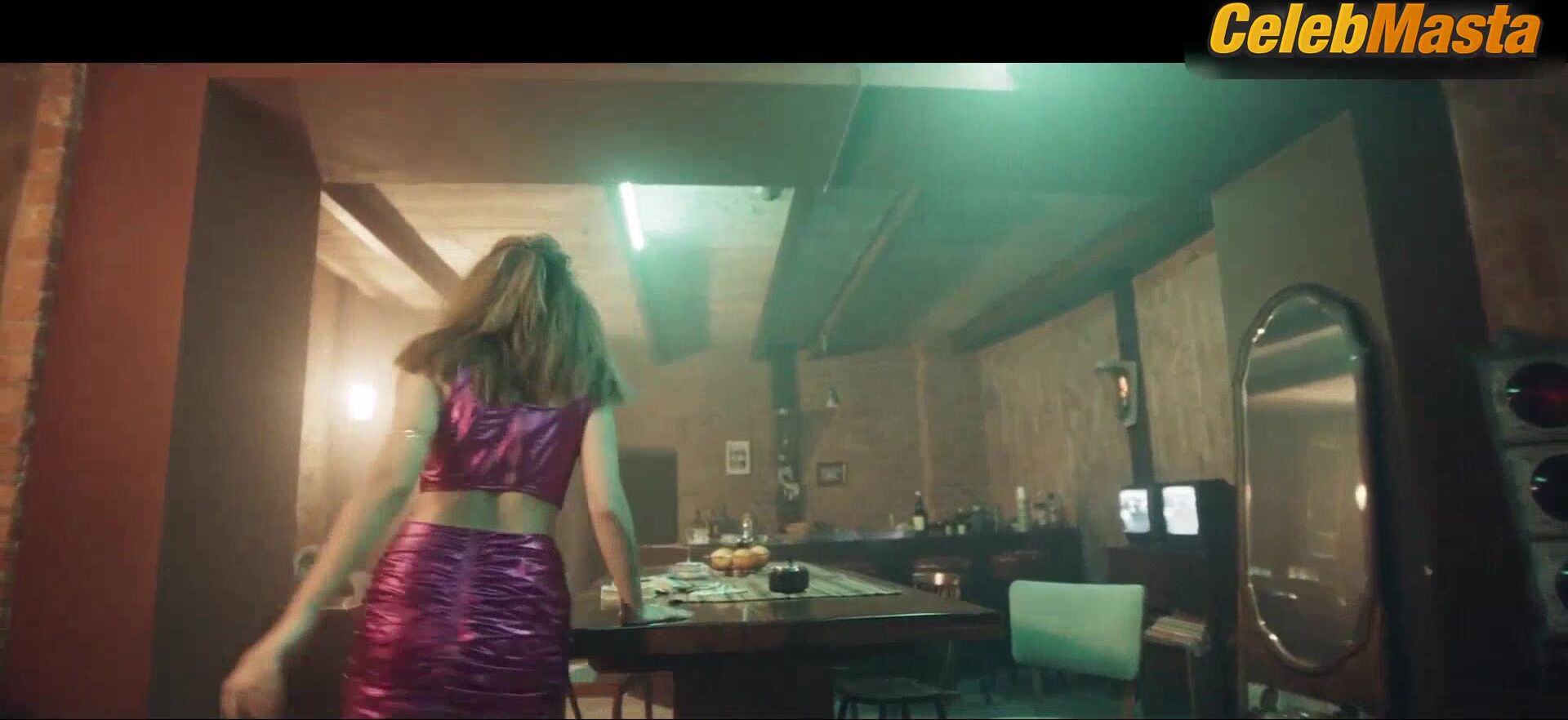 Julia Wieniawa-narkiewicz Booty Scene From How I Fell In Love With A - Photo 1 of 5 photo 2