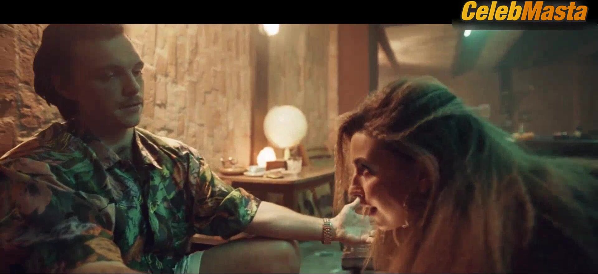 Julia Wieniawa-narkiewicz Booty Scene From How I Fell In Love With A - Photo 1 of 5 photo 4