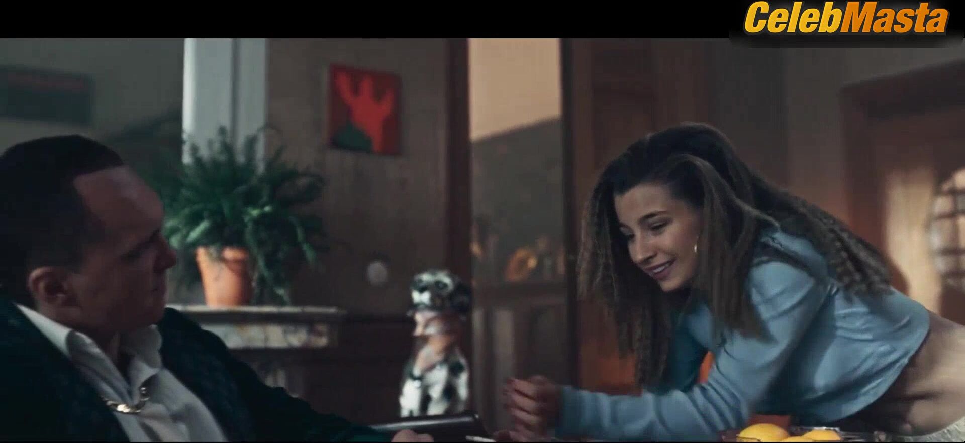 Julia Wieniawa-narkiewicz Booty Scene From How I Fell In Love With A - Photo 1 of 5 photo 5