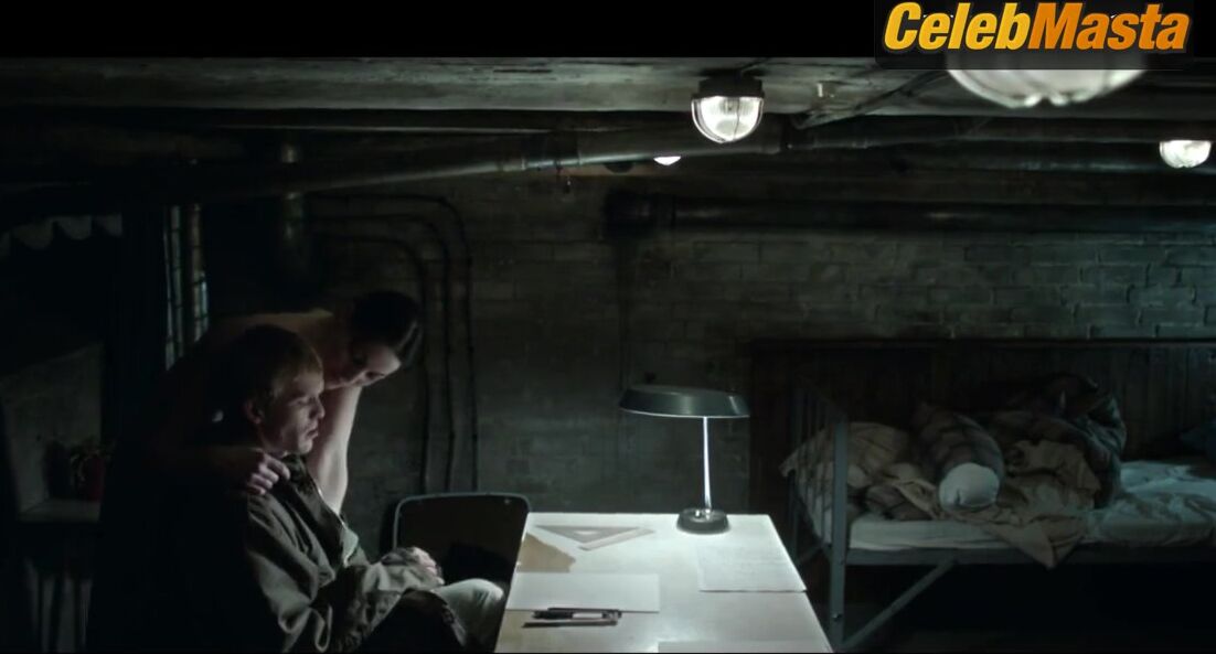 Julianne Moore And Oona Von Maydell Tits Scene From The - Photo 1 of 5 photo 2