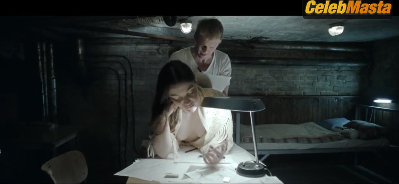 Julianne Moore And Oona Von Maydell Tits Scene From The - Photo 1 of 5 photo 5