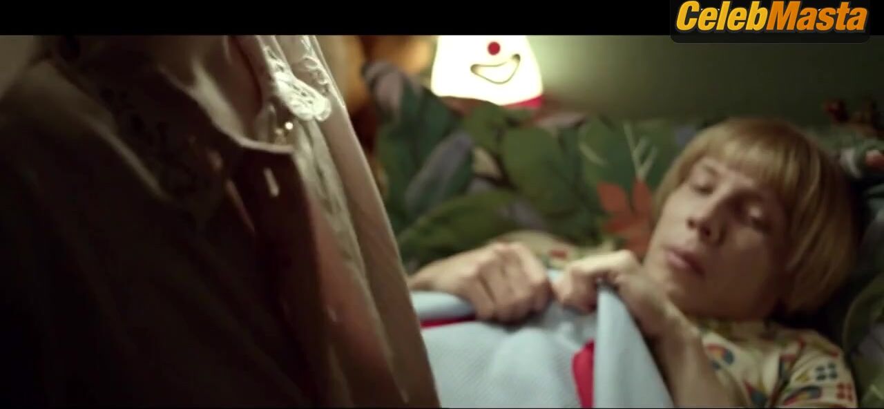 Julianne Moore And Oona Von Maydell Tits Scene From The - Photo 1 of 5 photo 2