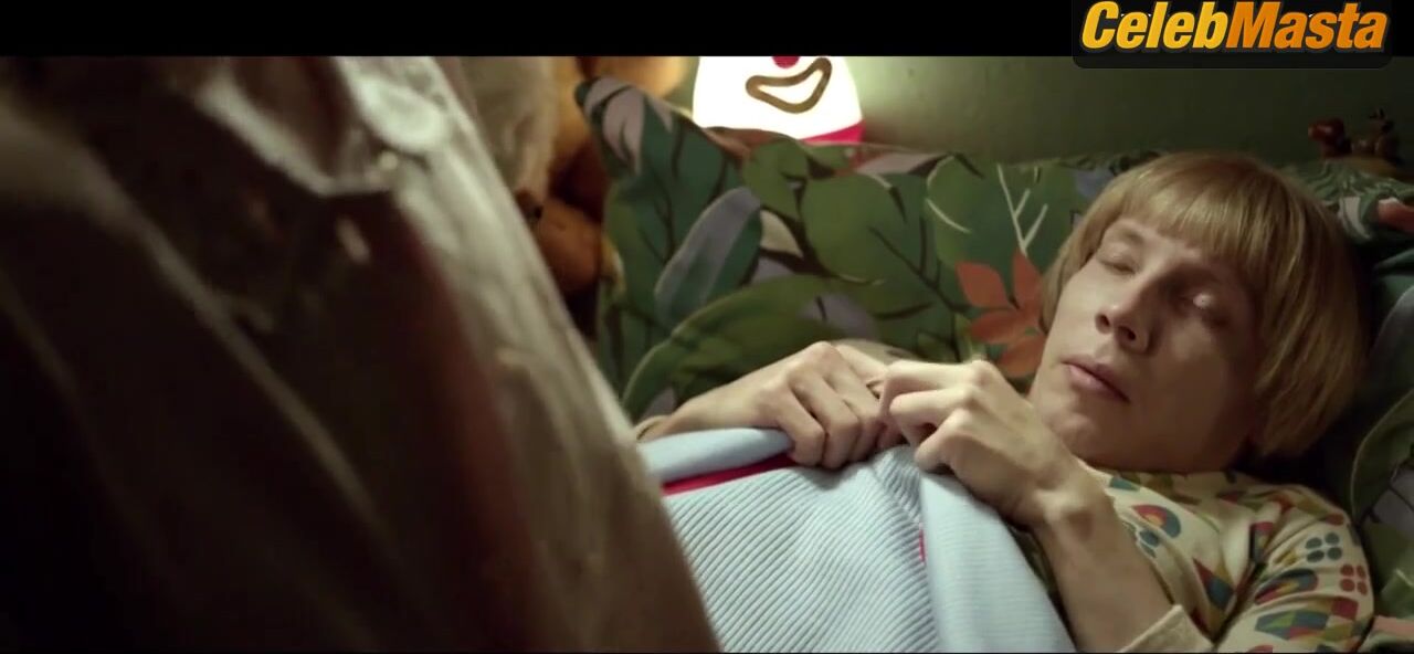 Julianne Moore And Oona Von Maydell Tits Scene From The - Photo 1 of 5 photo 3